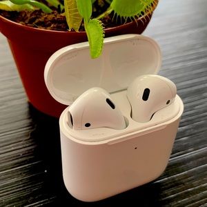 Apple AirPods. 2nd Gen.